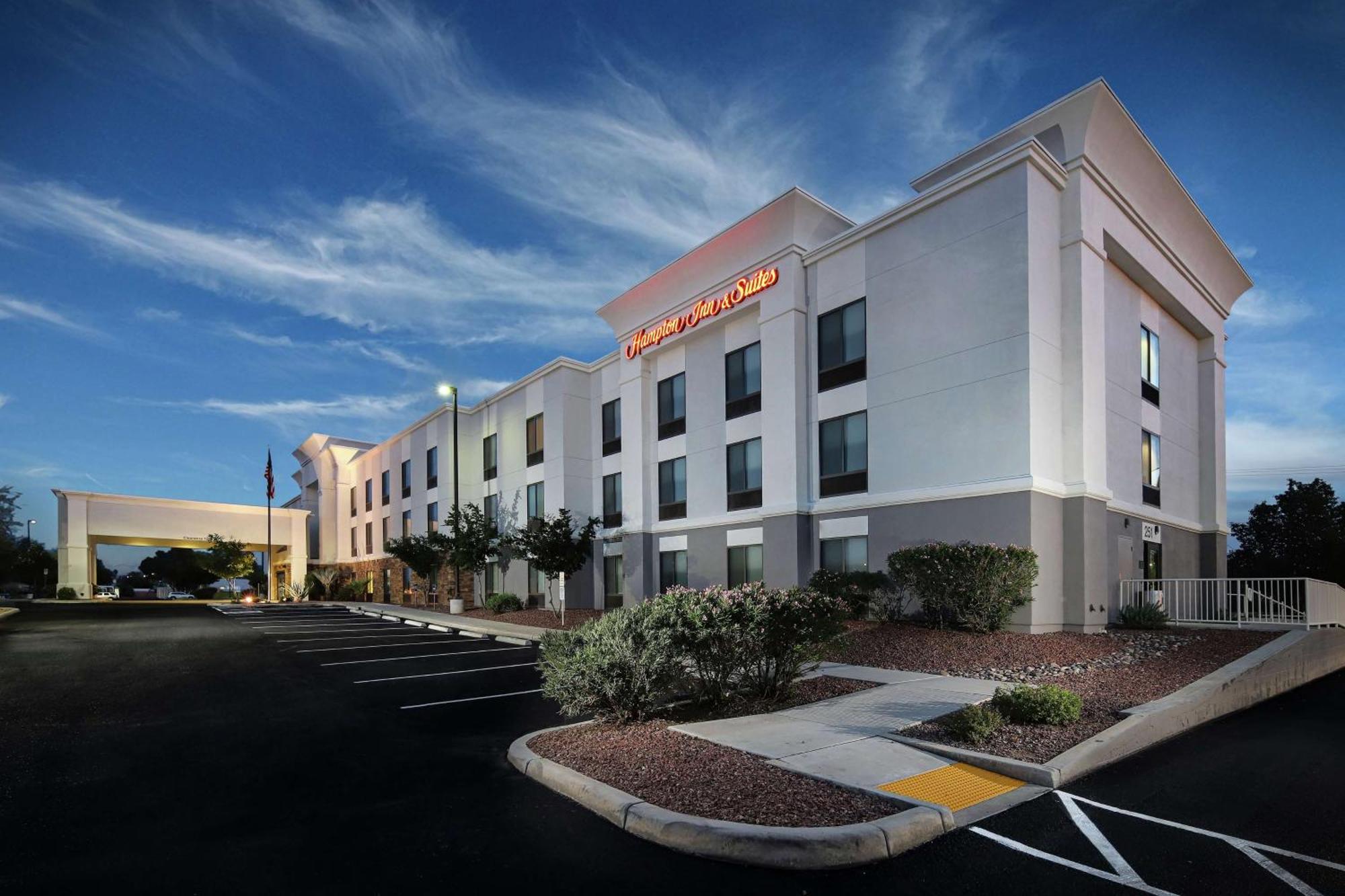 Hampton Inn & Suites Tucson East Exterior photo